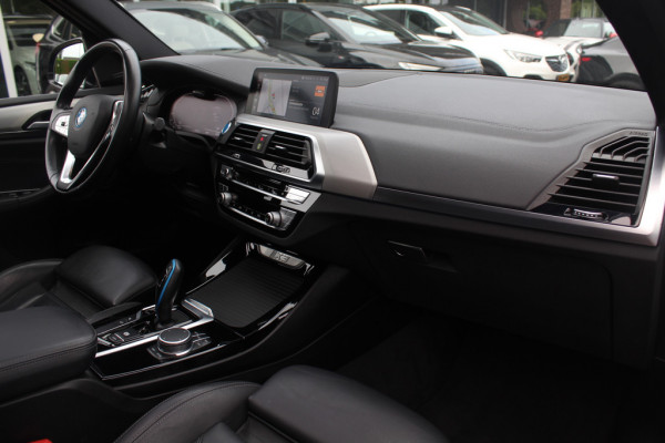 BMW iX3 High Executive 80 kWh / SoH 94,9% / Trekhaak / Panoramadak / 360Camera / Head-up / 20'' / Leder / Harman Kardon / Navigatie / Memory seats / Dodehoek / DAB / Stoelverwarming / Cruise Control Adaptief