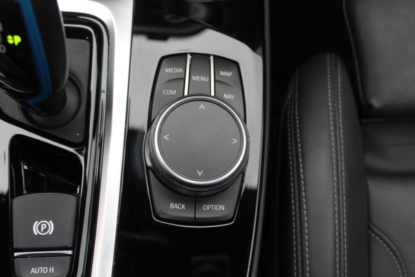 BMW iX3 High Executive 80 kWh / SoH 94,9% / Trekhaak / Panoramadak / 360Camera / Head-up / 20'' / Leder / Harman Kardon / Navigatie / Memory seats / Dodehoek / DAB / Stoelverwarming / Cruise Control Adaptief