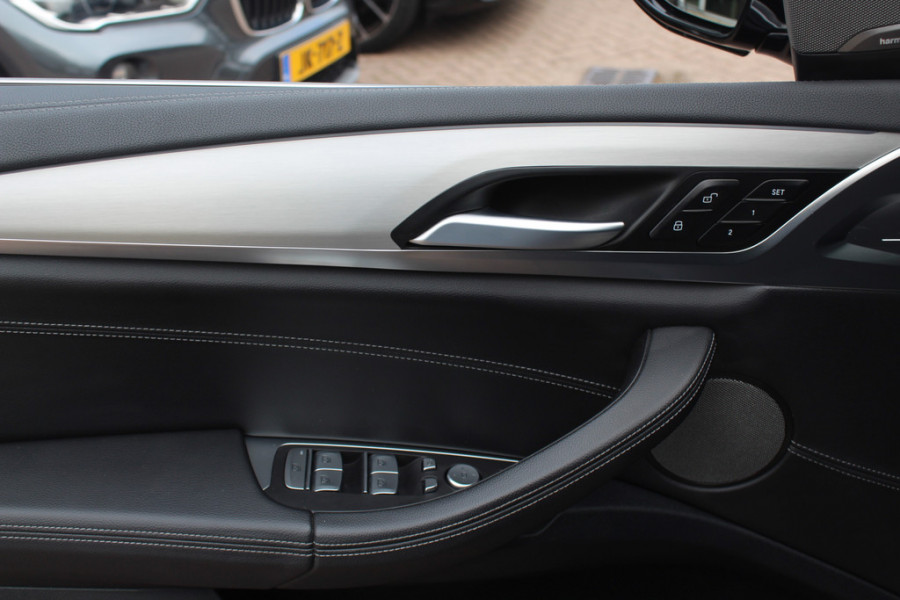 BMW iX3 High Executive 80 kWh / SoH 94,9% / Trekhaak / Panoramadak / 360Camera / Head-up / 20'' / Leder / Harman Kardon / Navigatie / Memory seats / Dodehoek / DAB / Stoelverwarming / Cruise Control Adaptief