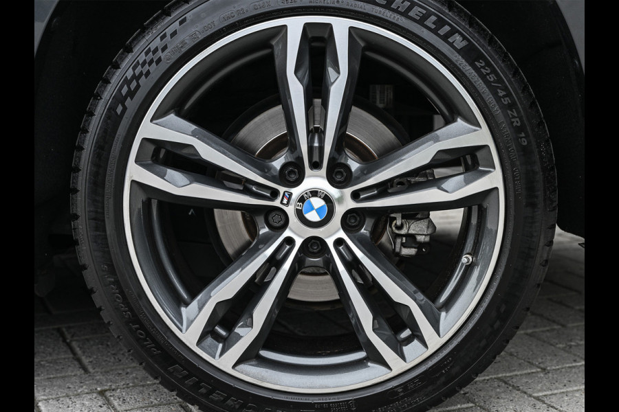 BMW X1 sDrive20i High Executive 192pk | M-Sport | Head-up | 1e Eigenaar | NL-Auto | Leder | Trekhaak |