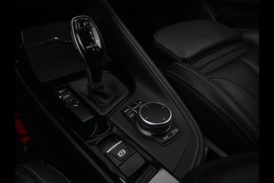 BMW X1 sDrive20i High Executive 192pk | M-Sport | Head-up | 1e Eigenaar | NL-Auto | Leder | Trekhaak |