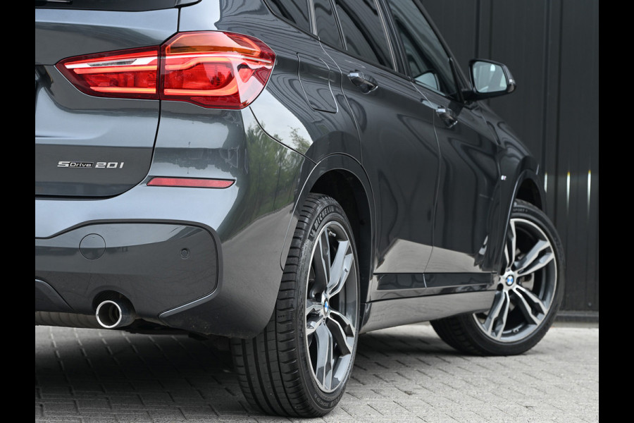 BMW X1 sDrive20i High Executive 192pk | M-Sport | Head-up | 1e Eigenaar | NL-Auto | Leder | Trekhaak |