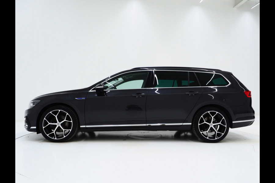 Volkswagen Passat Variant 1.4 TSI PHEV GTE | Massage | Adaptive Cruise | Camera | Stoelverwarming | PDC | DAB | Carplay