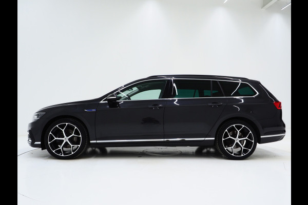Volkswagen Passat Variant 1.4 TSI PHEV GTE | Massage | Adaptive Cruise | Camera | Stoelverwarming | PDC | DAB | Carplay