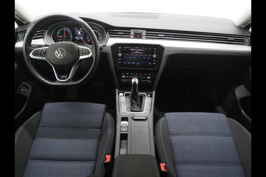 Volkswagen Passat Variant 1.4 TSI PHEV GTE | Massage | Adaptive Cruise | Camera | Stoelverwarming | PDC | DAB | Carplay