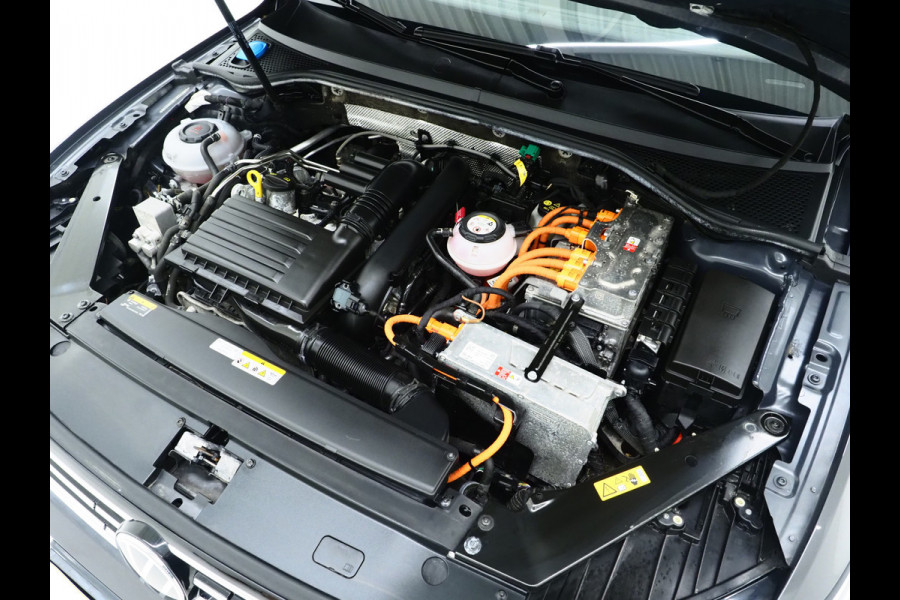 Volkswagen Passat Variant 1.4 TSI PHEV GTE | Massage | Adaptive Cruise | Camera | Stoelverwarming | PDC | DAB | Carplay