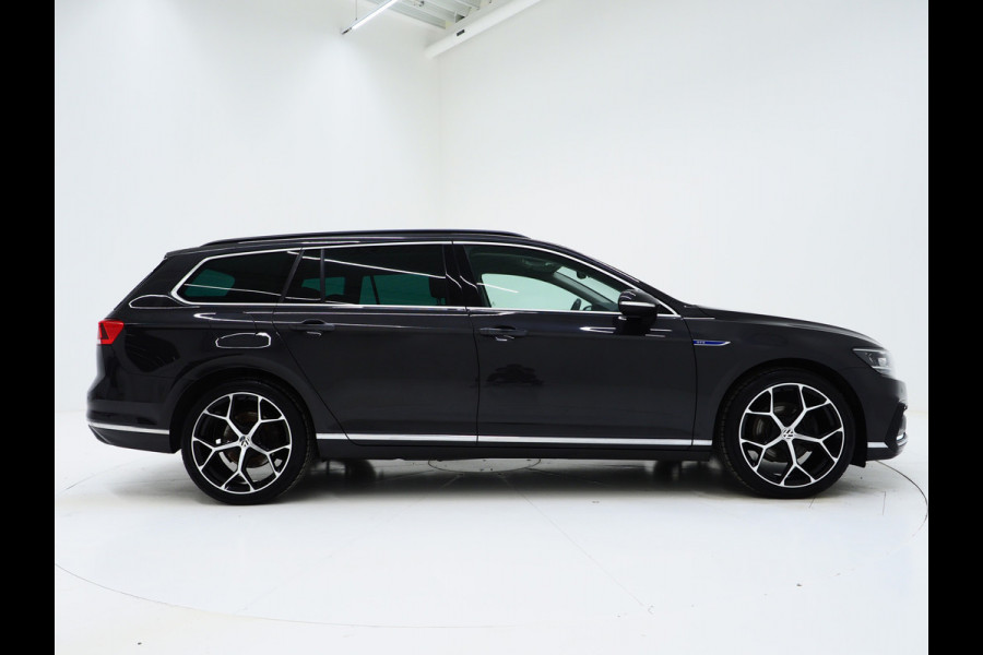 Volkswagen Passat Variant 1.4 TSI PHEV GTE | Massage | Adaptive Cruise | Camera | Stoelverwarming | PDC | DAB | Carplay