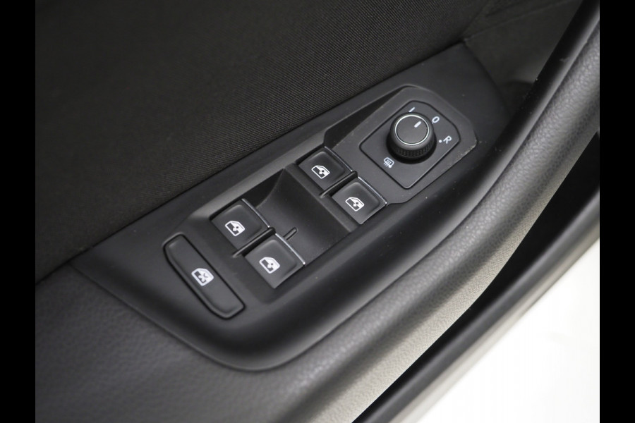 Volkswagen Passat Variant 1.4 TSI PHEV GTE | Massage | Adaptive Cruise | Camera | Stoelverwarming | PDC | DAB | Carplay