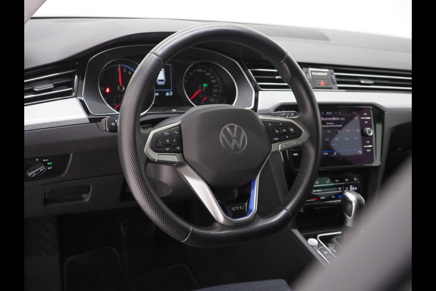 Volkswagen Passat Variant 1.4 TSI PHEV GTE | Massage | Adaptive Cruise | Camera | Stoelverwarming | PDC | DAB | Carplay