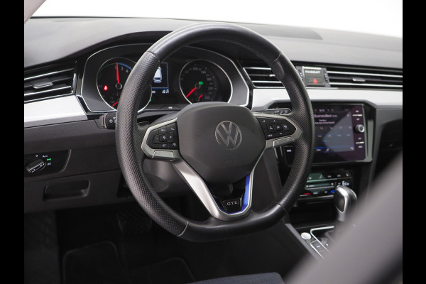 Volkswagen Passat Variant 1.4 TSI PHEV GTE | Massage | Adaptive Cruise | Camera | Stoelverwarming | PDC | DAB | Carplay