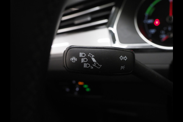 Volkswagen Passat Variant 1.4 TSI PHEV GTE | Massage | Adaptive Cruise | Camera | Stoelverwarming | PDC | DAB | Carplay