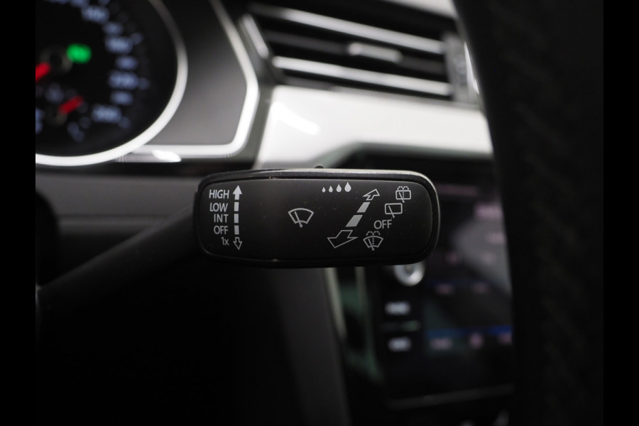 Volkswagen Passat Variant 1.4 TSI PHEV GTE | Massage | Adaptive Cruise | Camera | Stoelverwarming | PDC | DAB | Carplay
