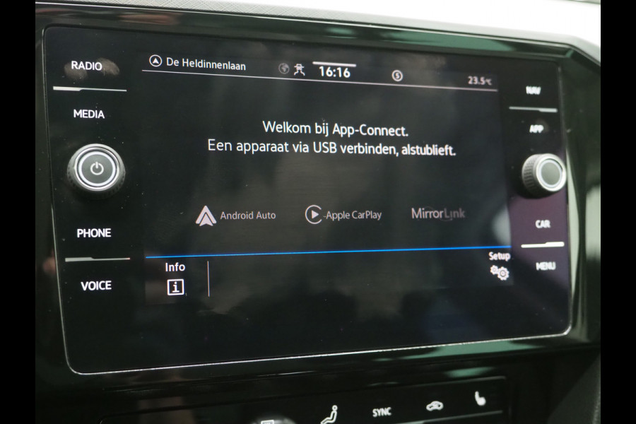 Volkswagen Passat Variant 1.4 TSI PHEV GTE | Massage | Adaptive Cruise | Camera | Stoelverwarming | PDC | DAB | Carplay