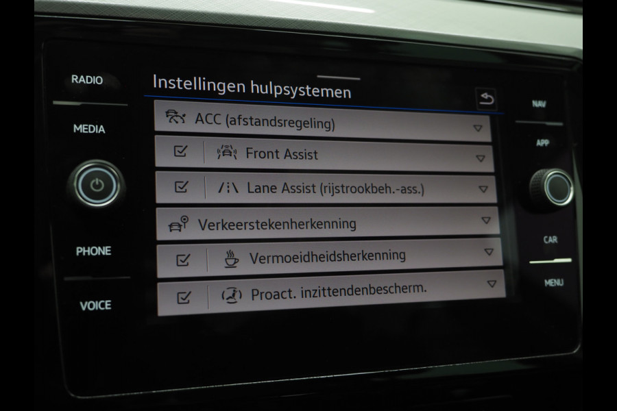 Volkswagen Passat Variant 1.4 TSI PHEV GTE | Massage | Adaptive Cruise | Camera | Stoelverwarming | PDC | DAB | Carplay