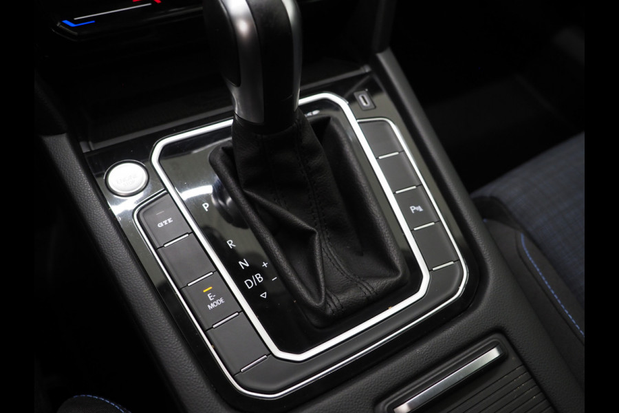 Volkswagen Passat Variant 1.4 TSI PHEV GTE | Massage | Adaptive Cruise | Camera | Stoelverwarming | PDC | DAB | Carplay