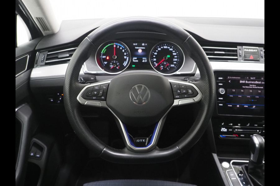 Volkswagen Passat Variant 1.4 TSI PHEV GTE | Massage | Adaptive Cruise | Camera | Stoelverwarming | PDC | DAB | Carplay