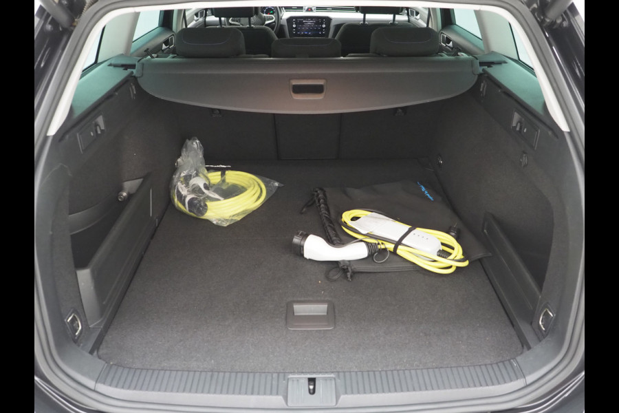 Volkswagen Passat Variant 1.4 TSI PHEV GTE | Massage | Adaptive Cruise | Camera | Stoelverwarming | PDC | DAB | Carplay