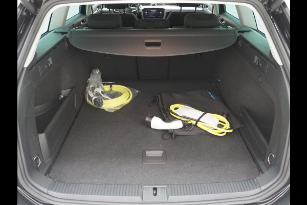 Volkswagen Passat Variant 1.4 TSI PHEV GTE | Massage | Adaptive Cruise | Camera | Stoelverwarming | PDC | DAB | Carplay