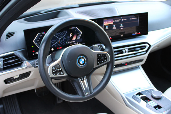 BMW 3 Serie Touring 330e M Sport | SOH 95% | Adaptieve cruise | Leder | 360 Camera | BLIS