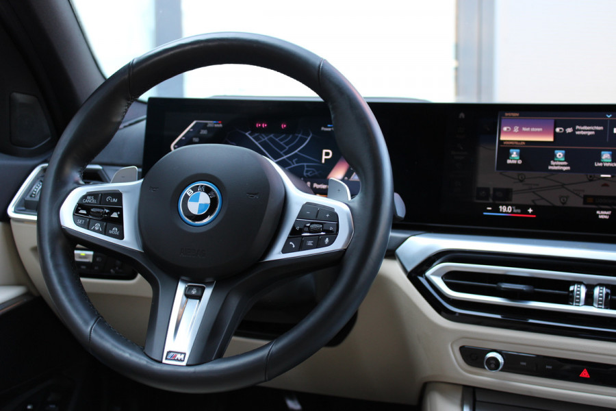 BMW 3 Serie Touring 330e M Sport | SOH 95% | Adaptieve cruise | Leder | 360 Camera | BLIS