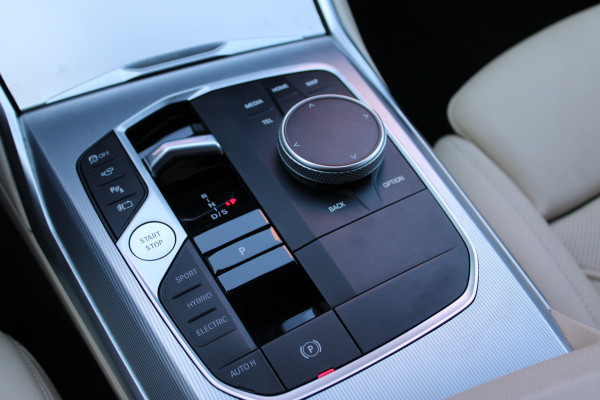 BMW 3 Serie Touring 330e M Sport | SOH 95% | Adaptieve cruise | Leder | 360 Camera | BLIS