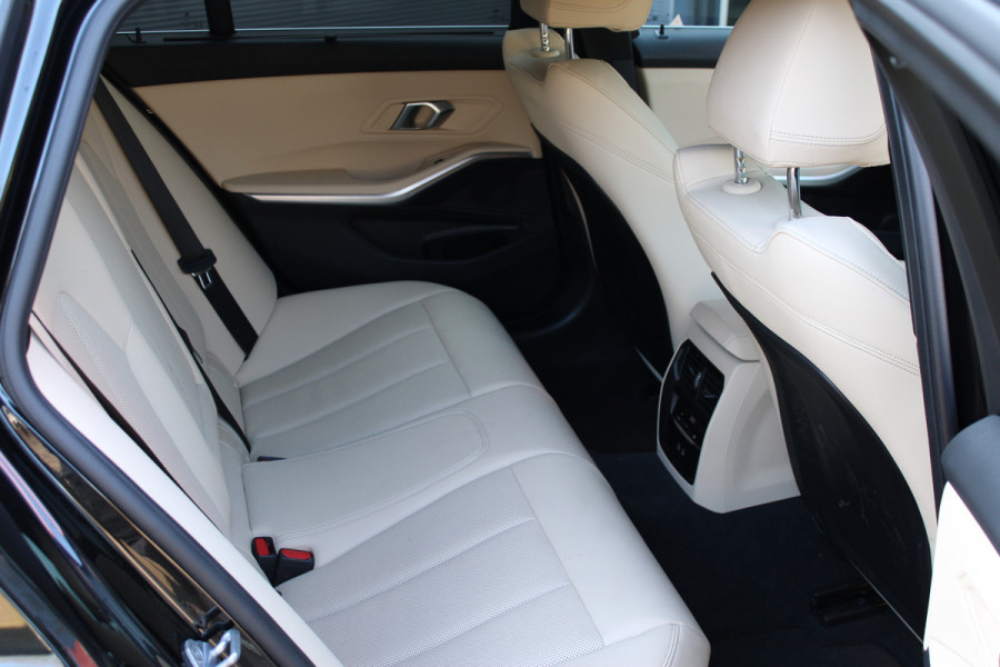 BMW 3 Serie Touring 330e M Sport | SOH 95% | Adaptieve cruise | Leder | 360 Camera | BLIS
