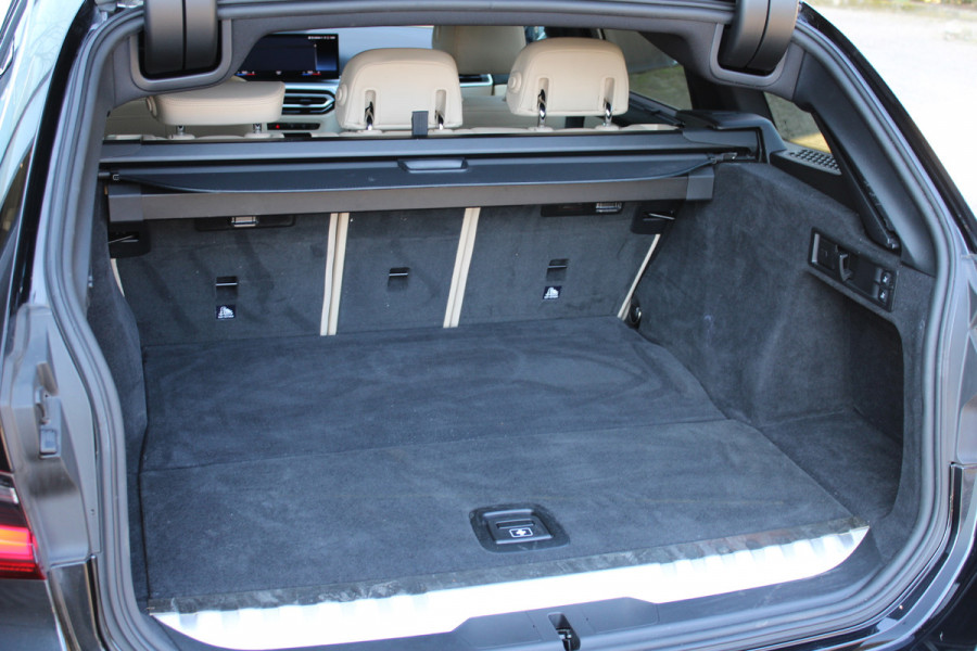 BMW 3 Serie Touring 330e M Sport | SOH 95% | Adaptieve cruise | Leder | 360 Camera | BLIS