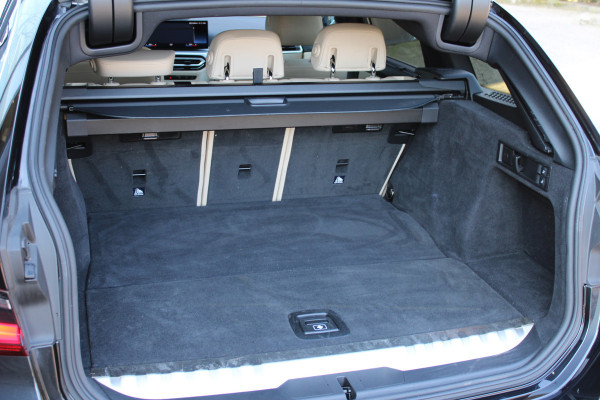 BMW 3 Serie Touring 330e M Sport | SOH 95% | Adaptieve cruise | Leder | 360 Camera | BLIS