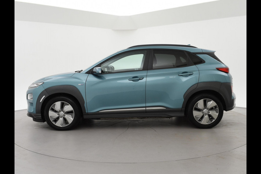 Hyundai Kona EV PREMIUM SKY 64 kWh 100% SOH *CERAMIC BLUE* + SCHUIFDAK | STOELVERW. V+A | STOELVENTILATIE | KRELL
