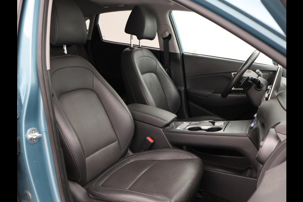 Hyundai Kona EV PREMIUM SKY 64 kWh 100% SOH *CERAMIC BLUE* + SCHUIFDAK | STOELVERW. V+A | STOELVENTILATIE | KRELL