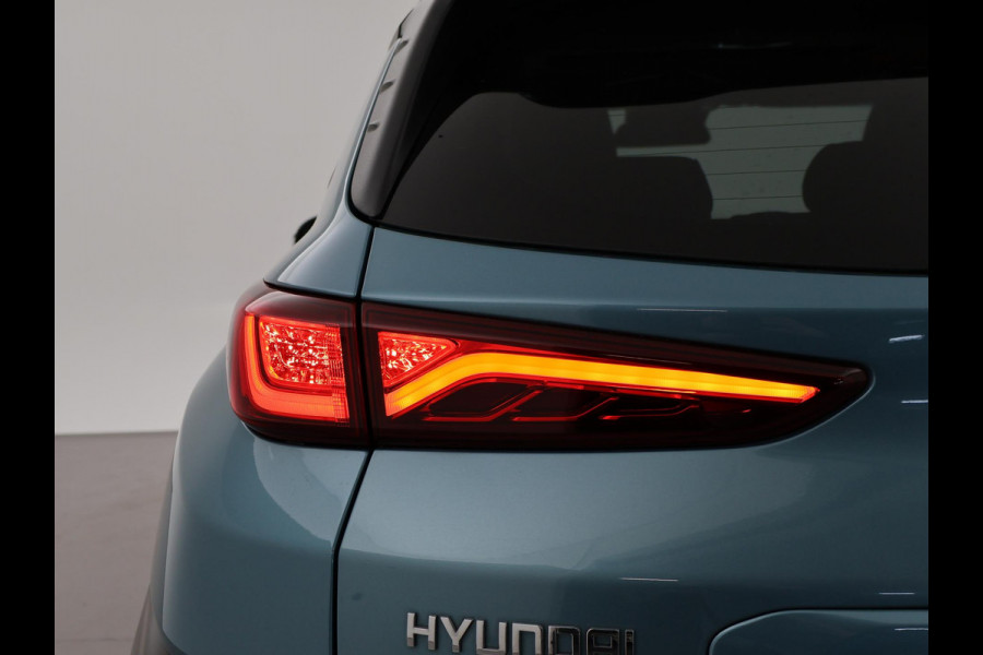 Hyundai Kona EV PREMIUM SKY 64 kWh 100% SOH *CERAMIC BLUE* + SCHUIFDAK | STOELVERW. V+A | STOELVENTILATIE | KRELL