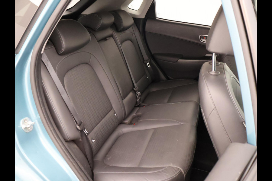Hyundai Kona EV PREMIUM SKY 64 kWh 100% SOH *CERAMIC BLUE* + SCHUIFDAK | STOELVERW. V+A | STOELVENTILATIE | KRELL