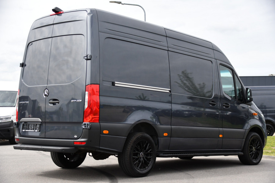 Mercedes-Benz Sprinter 317 1.9 CDI L2H2 Pro AMG Edition Facelift, Camera, Cruise, Carplay, Stoelverwarming, LED, 170pk, Geveerde stoel, Mbux, Automaat,