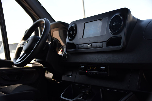 Mercedes-Benz Sprinter 319 3.0 CDI L2H2 PB Edition Camera, Cruise, Carplay, LED, 190pk, Mbux 7'', Trekhaak, Sensoren, Geveerde stoel, Automaat, Uniek!