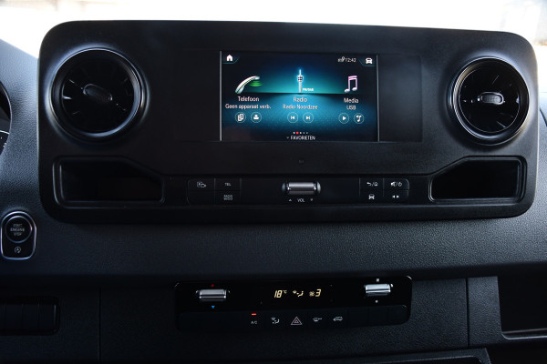 Mercedes-Benz Sprinter 319 3.0 CDI L2H2 PB Edition Camera, Cruise, Carplay, LED, 190pk, Mbux 7'', Trekhaak, Sensoren, Geveerde stoel, Automaat, Uniek!