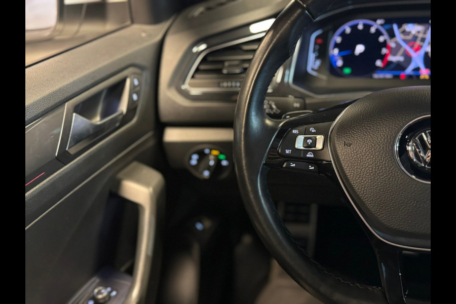 Volkswagen T-Roc 2.0 TSI 4Motion Sport / Pano / Beats / Stuurverwarming / Virtual / Carplay / DAB