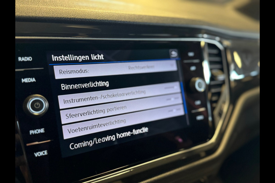Volkswagen T-Roc 2.0 TSI 4Motion Sport / Pano / Beats / Stuurverwarming / Virtual / Carplay / DAB