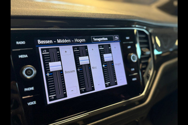 Volkswagen T-Roc 2.0 TSI 4Motion Sport / Pano / Beats / Stuurverwarming / Virtual / Carplay / DAB