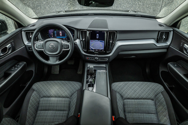 Volvo XC60 2.0 T6 Plug-in hybrid AWD Panorama / stuur verw / camera / achterbank verwarming /