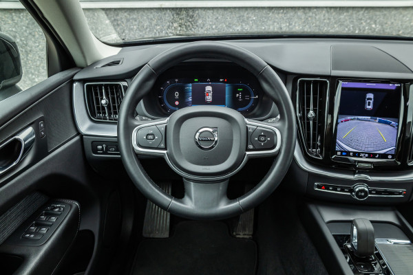 Volvo XC60 2.0 T6 Plug-in hybrid AWD Panorama / stuur verw / camera / achterbank verwarming /