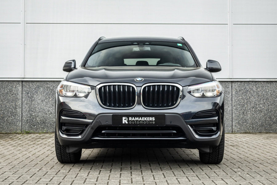BMW X3 xDrive30e Stoelverwarming / LED / 18inch /