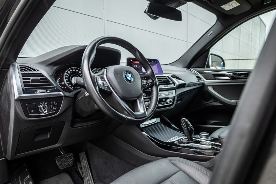 BMW X3 xDrive30e Stoelverwarming / LED / 18inch /