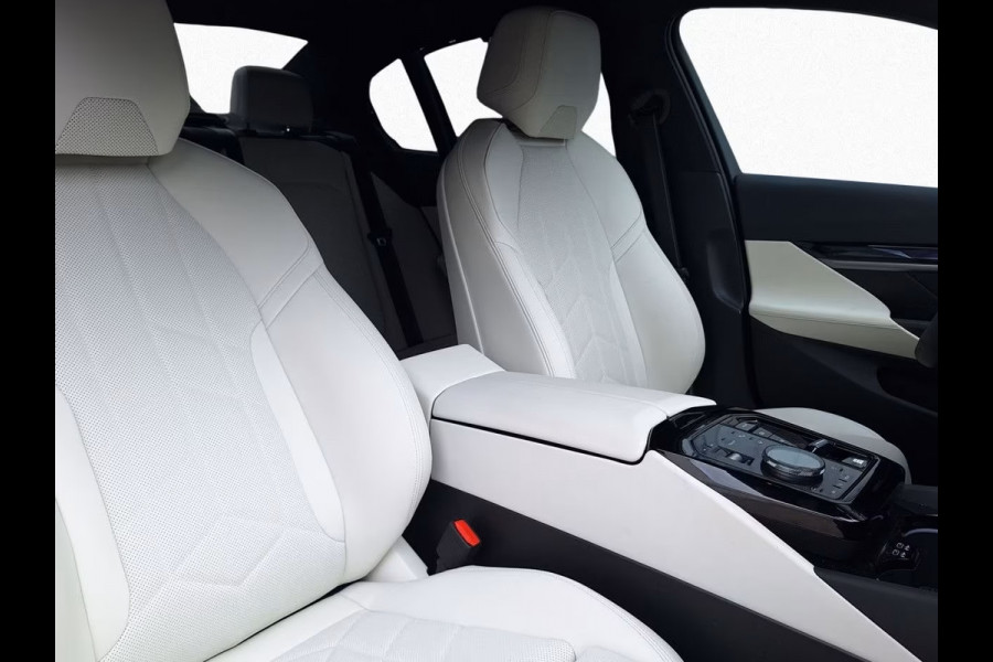 BMW 5 Serie 550e xDrive M-SPORT Pro ** PANO, IVORY LEDER, STOELVENT, B&W Sound, 21-inch LMV ** Ex. BMW AG - 26k onder NP ** ** INFORMEER OOK NAAR ONZE AANTREKKELIJKE FINANCIAL-LEASE TARIEVEN **