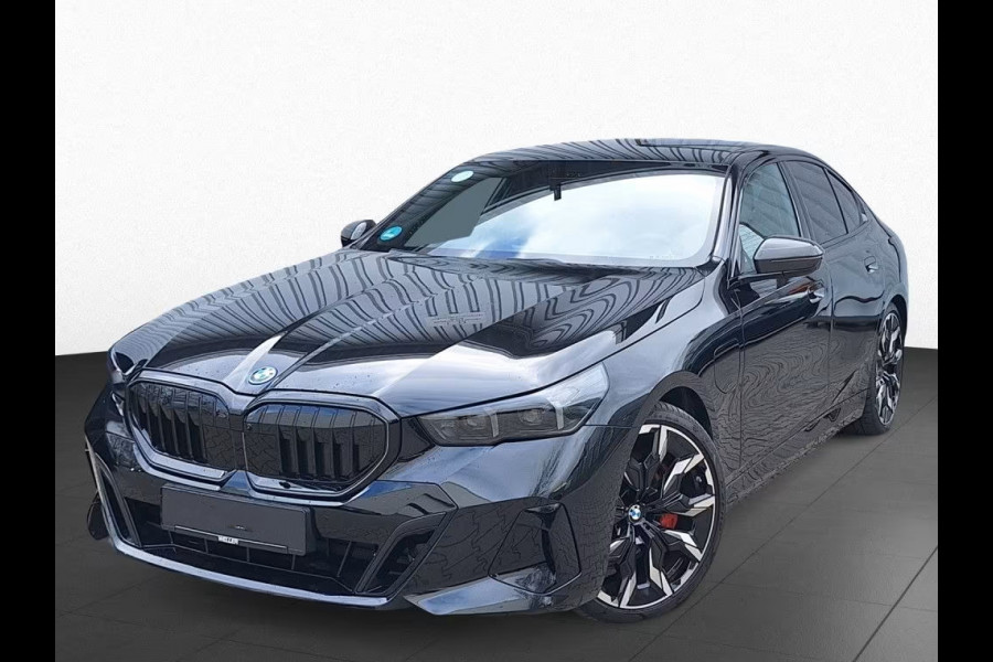 BMW 5 Serie 550e xDrive M-SPORT Pro ** PANO, IVORY LEDER, STOELVENT, B&W Sound, 21-inch LMV ** Ex. BMW AG - 26k onder NP ** ** INFORMEER OOK NAAR ONZE AANTREKKELIJKE FINANCIAL-LEASE TARIEVEN **