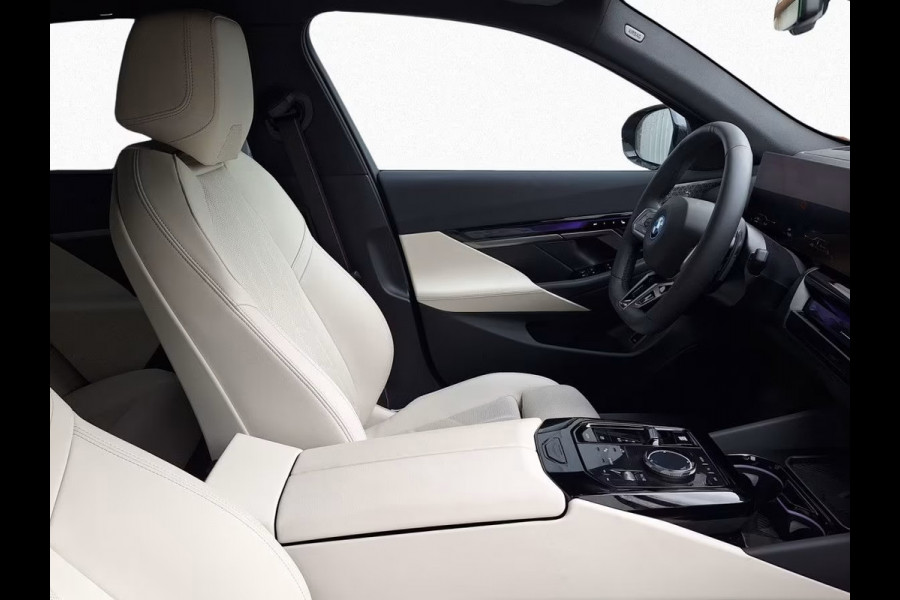 BMW 5 Serie 550e xDrive M-SPORT Pro ** PANO, IVORY LEDER, STOELVENT, B&W Sound, 21-inch LMV ** Ex. BMW AG - 26k onder NP ** ** INFORMEER OOK NAAR ONZE AANTREKKELIJKE FINANCIAL-LEASE TARIEVEN **