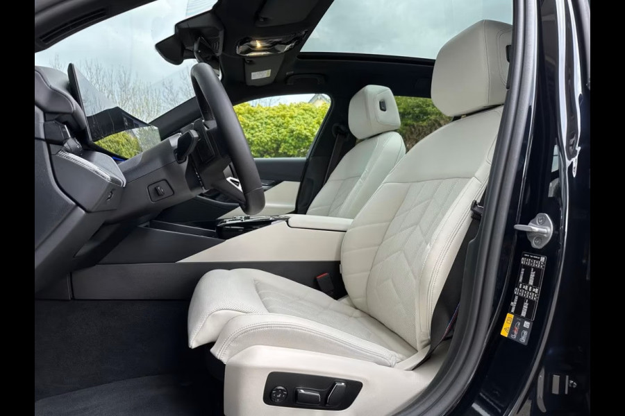 BMW 5 Serie Touring 550e xDrive M-SPORT Pro ** PANO, IVORY LEDER, ACTIVE LENKUNG, 21-inch LMV, TREKH ** 1e EIG - UNGALLFREI - Ex. BMW ** ** INFORMEER OOK NAAR ONZE AANTREKKELIJKE FINANCIAL-LEASE TARIEVEN **