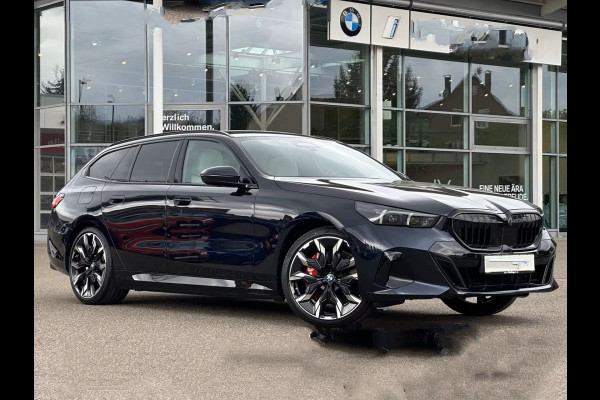 BMW 5 Serie Touring 550e xDrive M-SPORT Pro ** PANO, IVORY LEDER, ACTIVE LENKUNG, 21-inch LMV, TREKH ** 1e EIG - UNGALLFREI - Ex. BMW ** ** INFORMEER OOK NAAR ONZE AANTREKKELIJKE FINANCIAL-LEASE TARIEVEN **