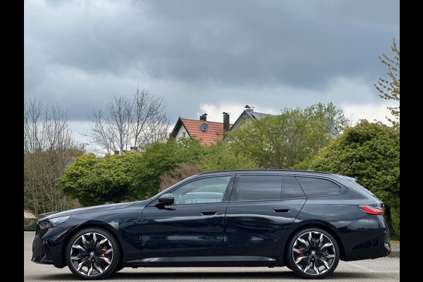 BMW 5 Serie Touring 550e xDrive M-SPORT Pro ** PANO, IVORY LEDER, ACTIVE LENKUNG, 21-inch LMV, TREKH ** 1e EIG - UNGALLFREI - Ex. BMW ** ** INFORMEER OOK NAAR ONZE AANTREKKELIJKE FINANCIAL-LEASE TARIEVEN **