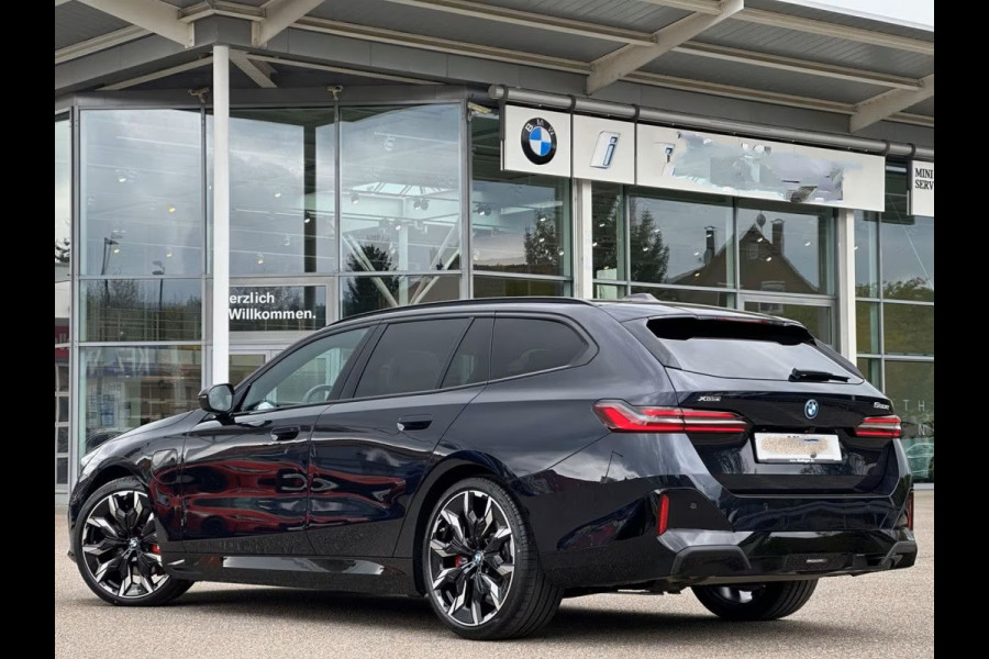 BMW 5 Serie Touring 550e xDrive M-SPORT Pro ** PANO, IVORY LEDER, ACTIVE LENKUNG, 21-inch LMV, TREKH ** 1e EIG - UNGALLFREI - Ex. BMW ** ** INFORMEER OOK NAAR ONZE AANTREKKELIJKE FINANCIAL-LEASE TARIEVEN **