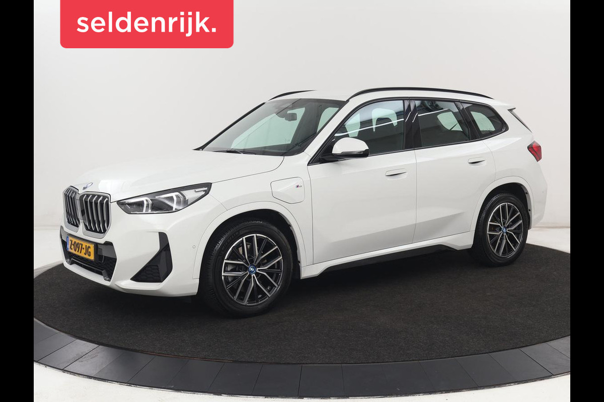 BMW X1 xDrive25e M Sport | SOH 93,3% | Adaptive cruise | Massage | Sportstoelen | Keyless | Stuurverwarming | Leder/Alcantara | Live Cockpit | Camera | Stoelverwarming | Adaptief LED | PHEV | Plug In